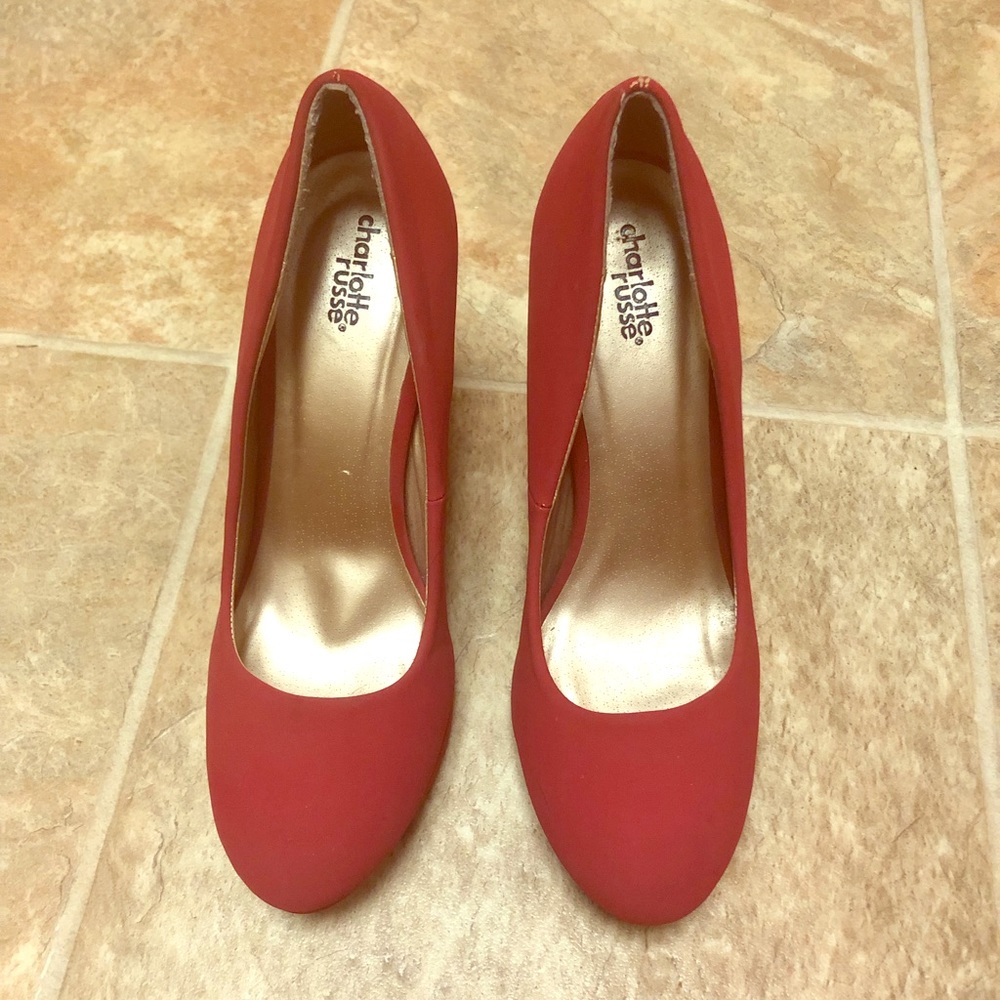 Red pumps